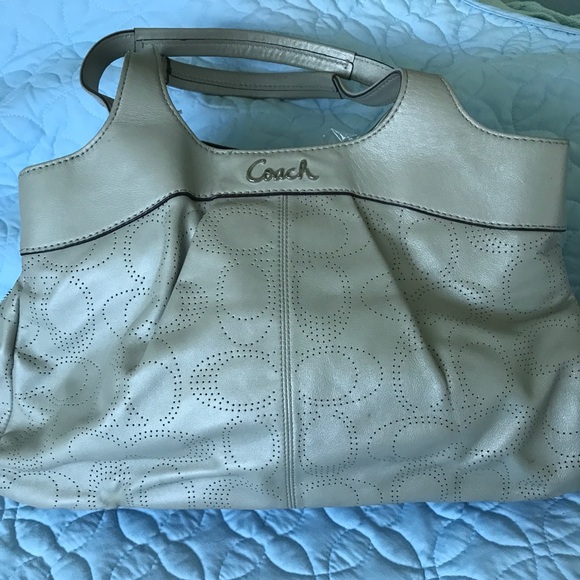 Coach Vintage Pearl Gray Handbag - Picture 2 of 13